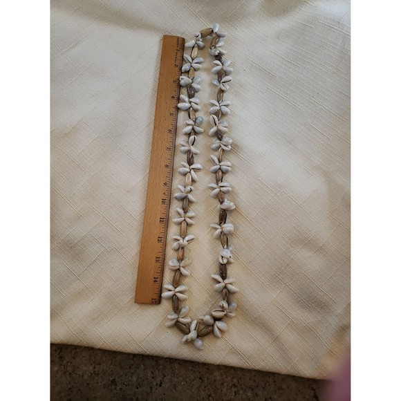 Vintage Unsigned Cowry/Cowrie Shell 17" Long Strand Statement Necklace, Chunky - Picture 6 of 7